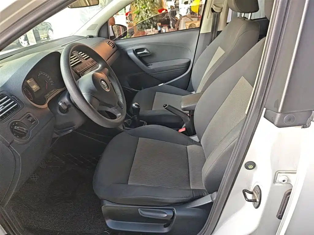Volkswagen Polo 2018 1.5L Manual Safe Drive фото 15