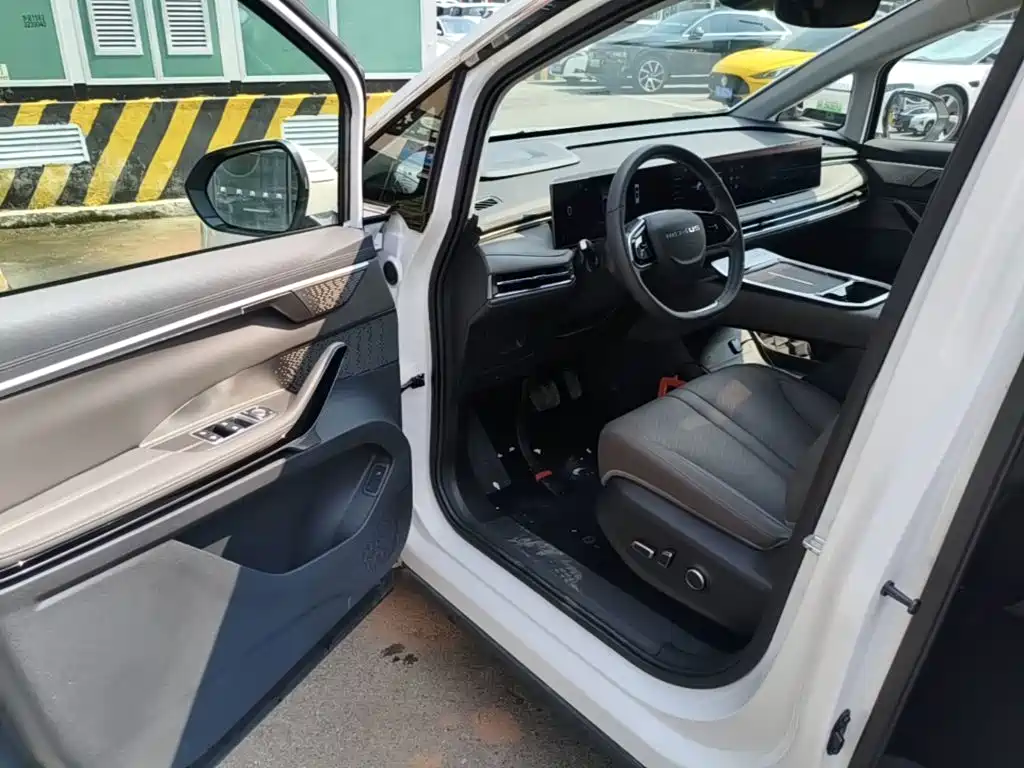 SAIC Maxus Maxus G70 2023 2024 Model 2.0T Automatic Flagship 7-Seater