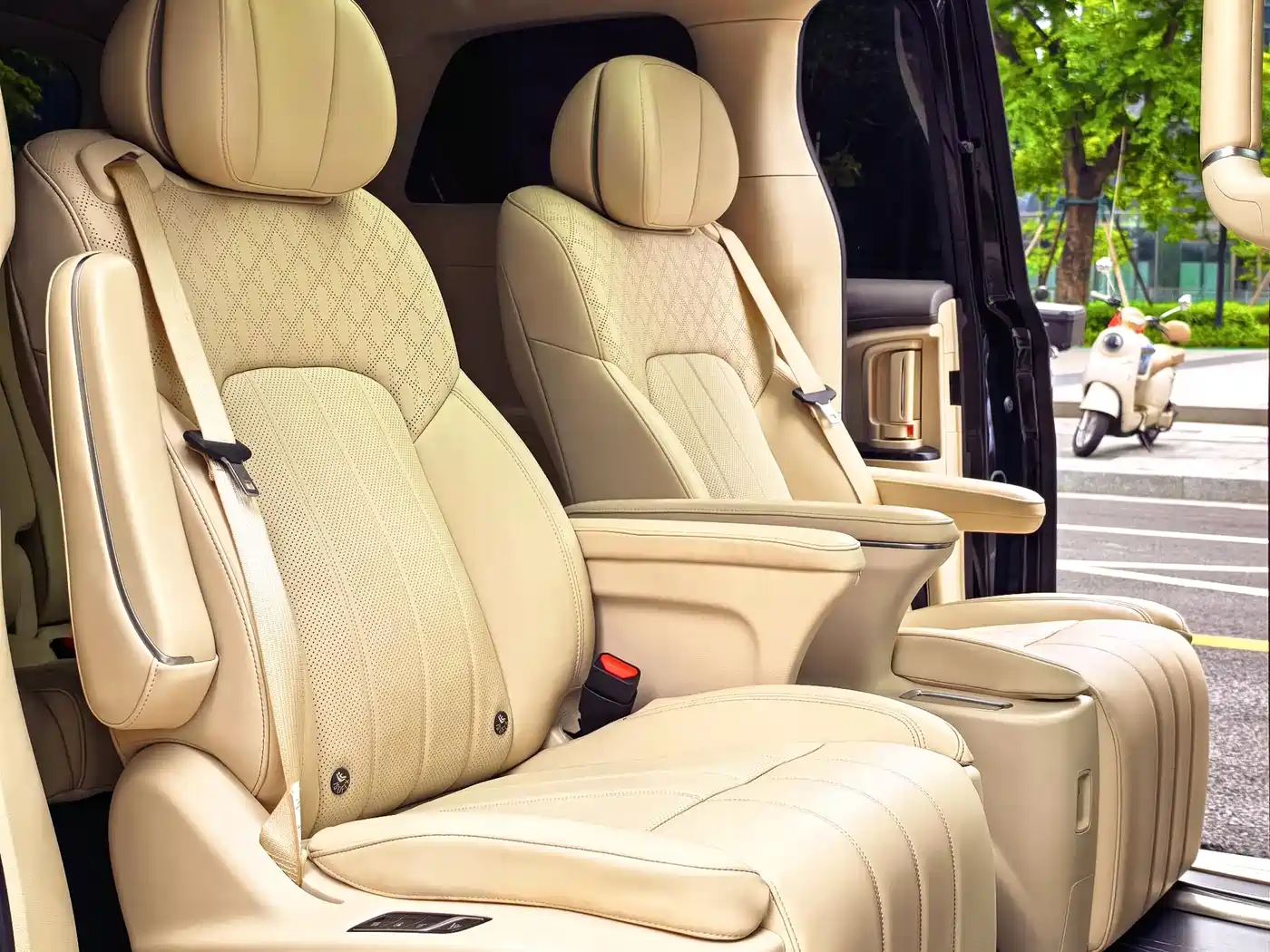 Voyah Auto Voyah Dreamer 2024 PHEV Extended Range Premium Edition фото 33