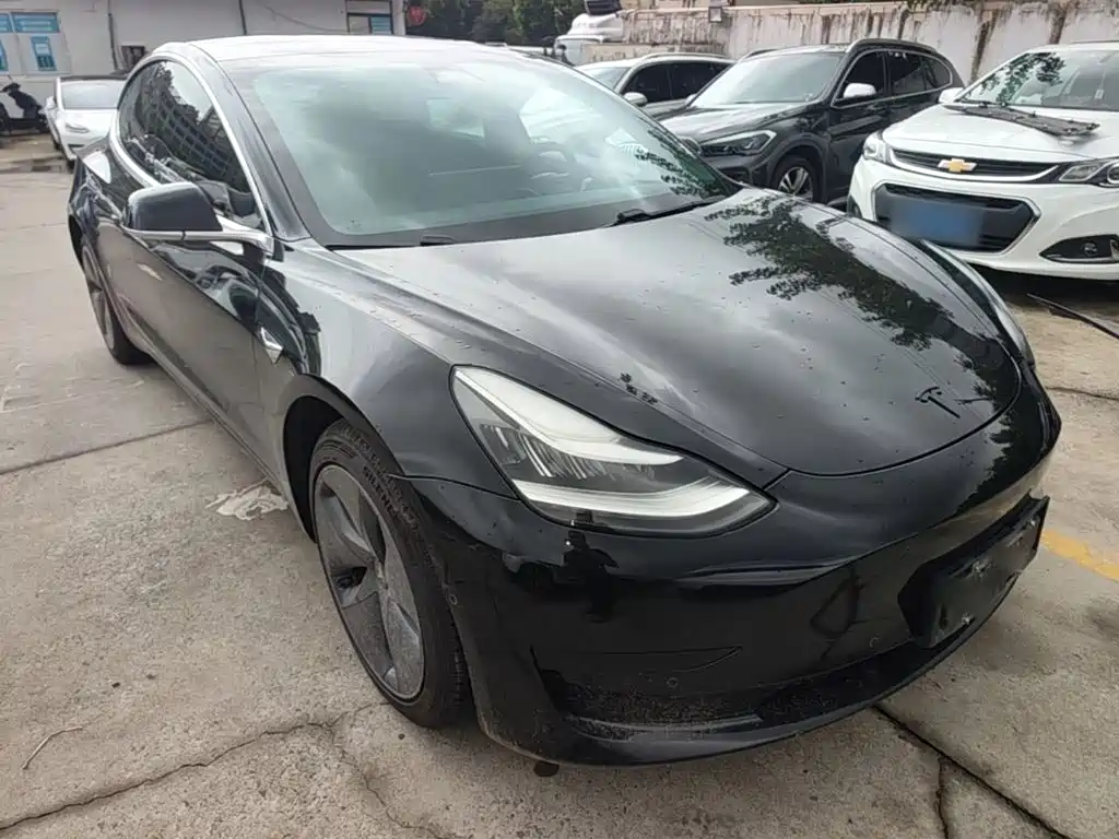 Фото 11 - Tesla Model 3