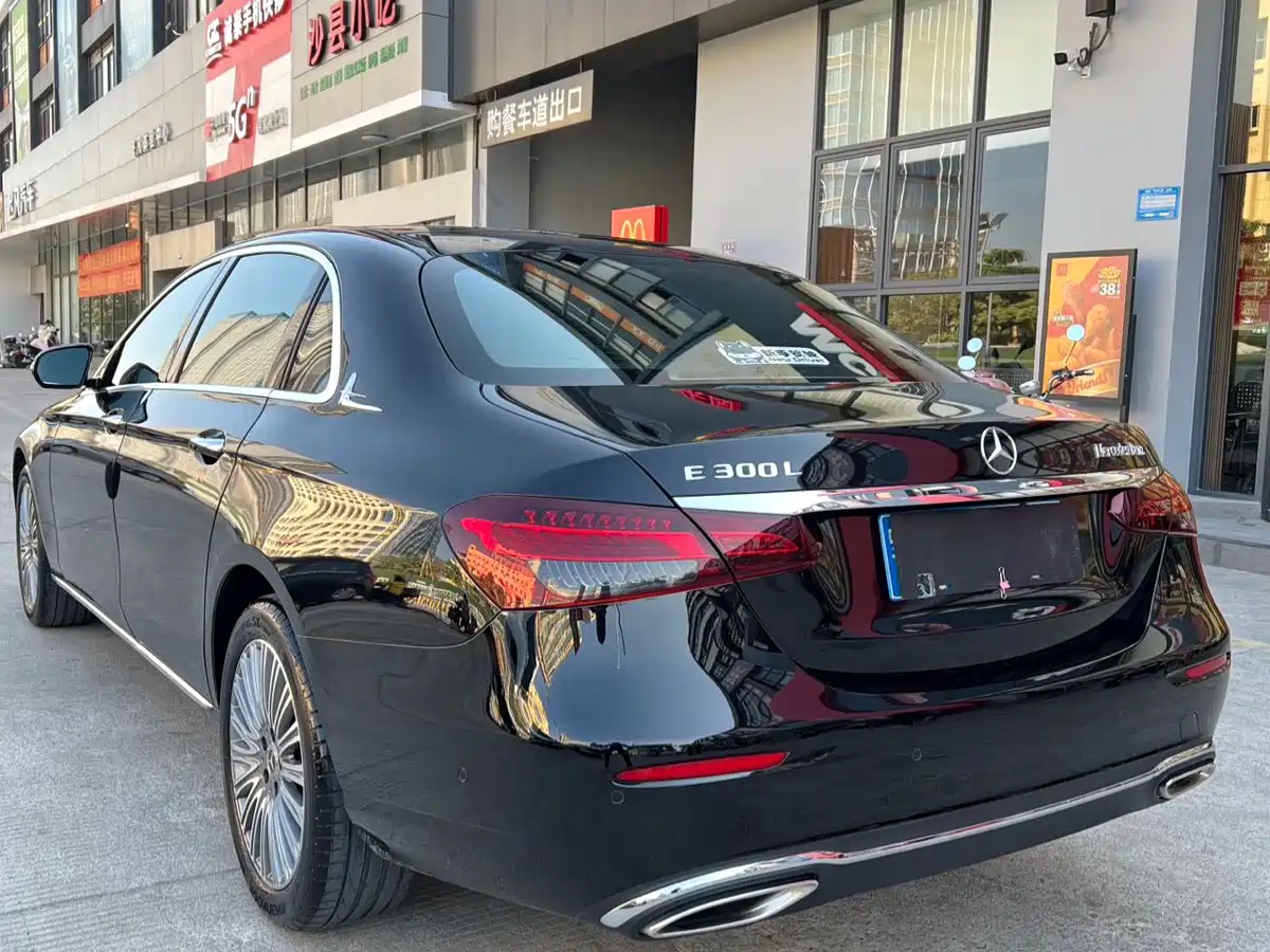 Mercedes-Benz E-Class 2021 E 300 L Sport Luxury Edition фото 4