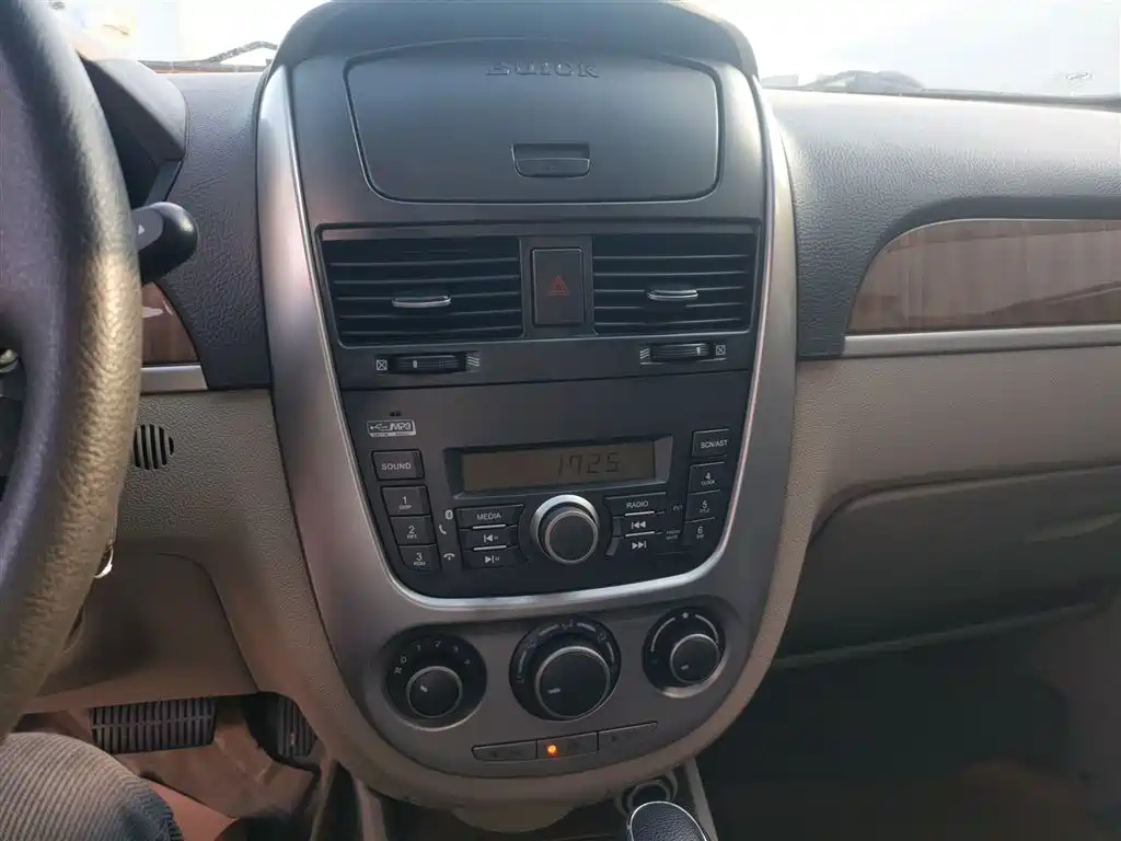 Buick Excelle 2015 1.5L Automatic Classic фото 13