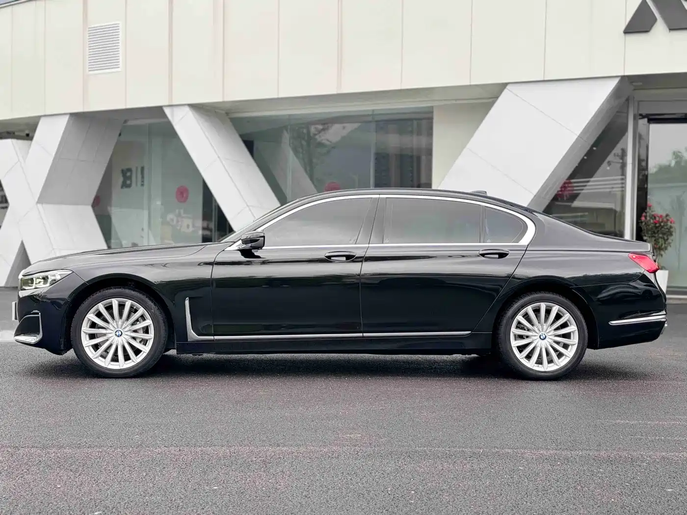 BMW 7 Series 2021 Model 730Li Luxury Package фото 4
