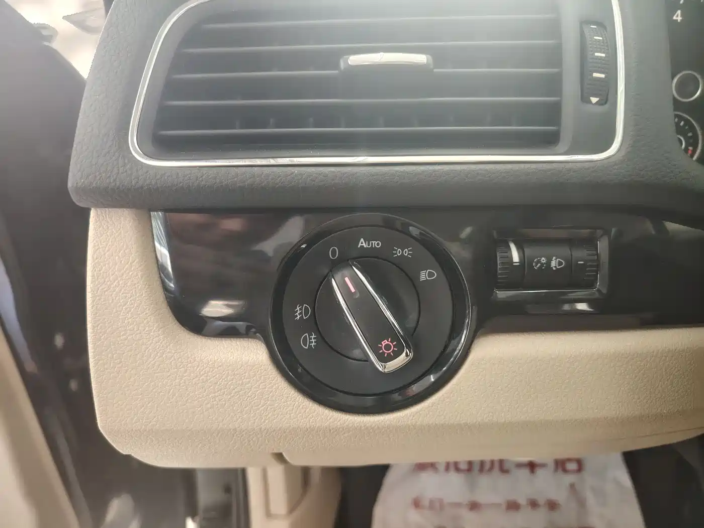 Volkswagen Passat 2014 1.8TSI DSG Luxury Edition фото 9