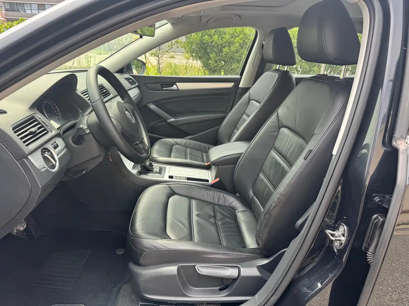 Volkswagen Passat 2012 2011 1.8TSI Automatic Premium Edition