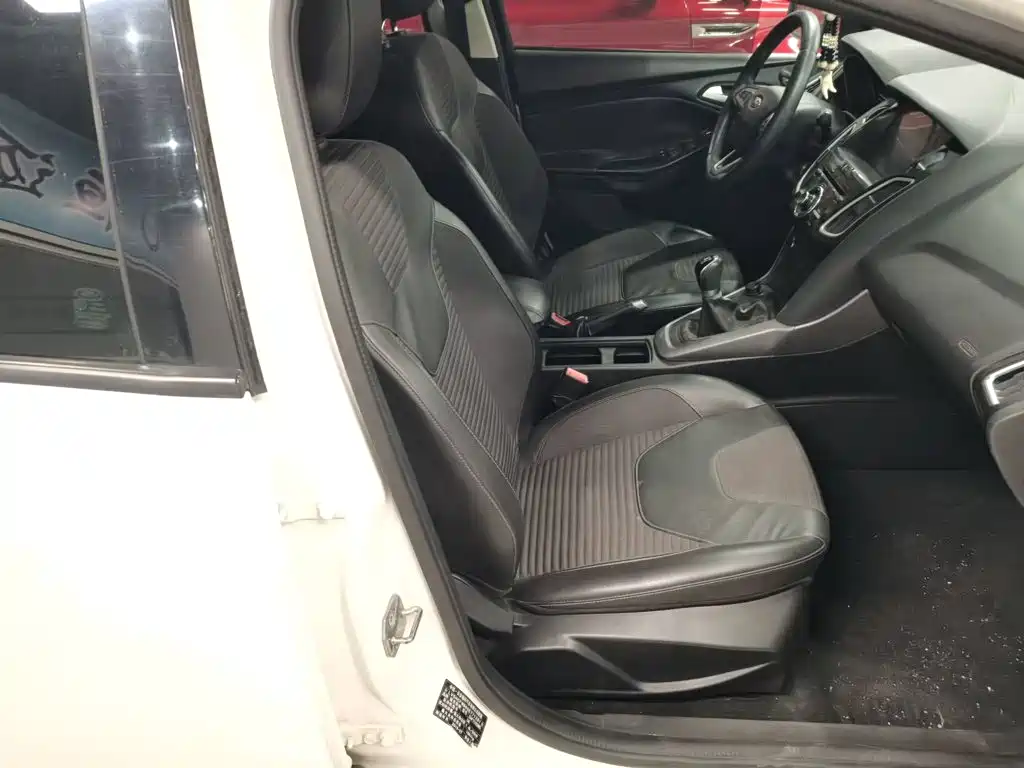 Фото 20 - Ford Focus