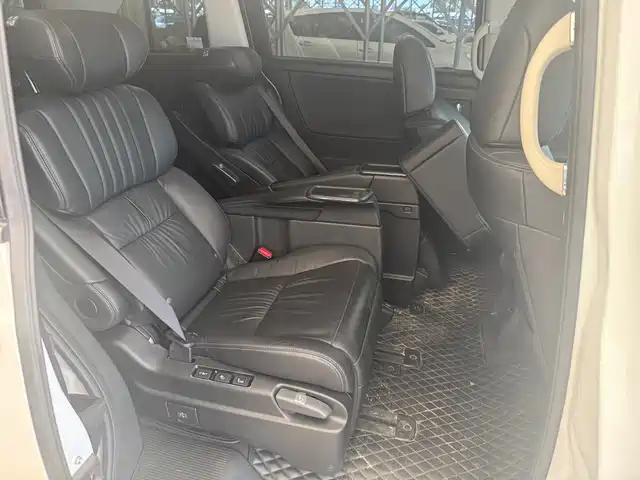 Honda Odyssey 2024 2.0L e:HEV Sharp·Ultimate Edition — фото 5