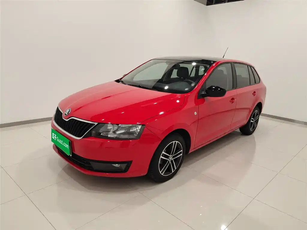 Škoda Skoda Rapid Spaceback 2014 1.6L Automatic Joy Edition