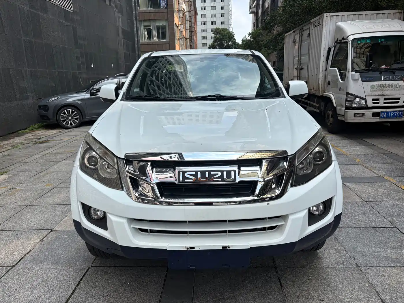 Isuzu Lingtuo 2019 2019 2.5T 4WD Automatic Basic Long Wheelbase JE4D25Q5A