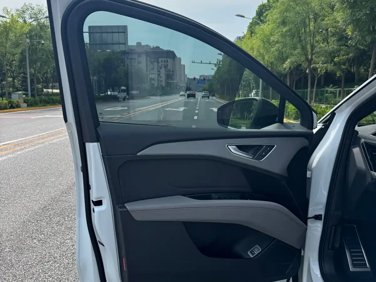 Audi Q5 e-tron 2023 2022 40 e-tron Starlight Mech Suit