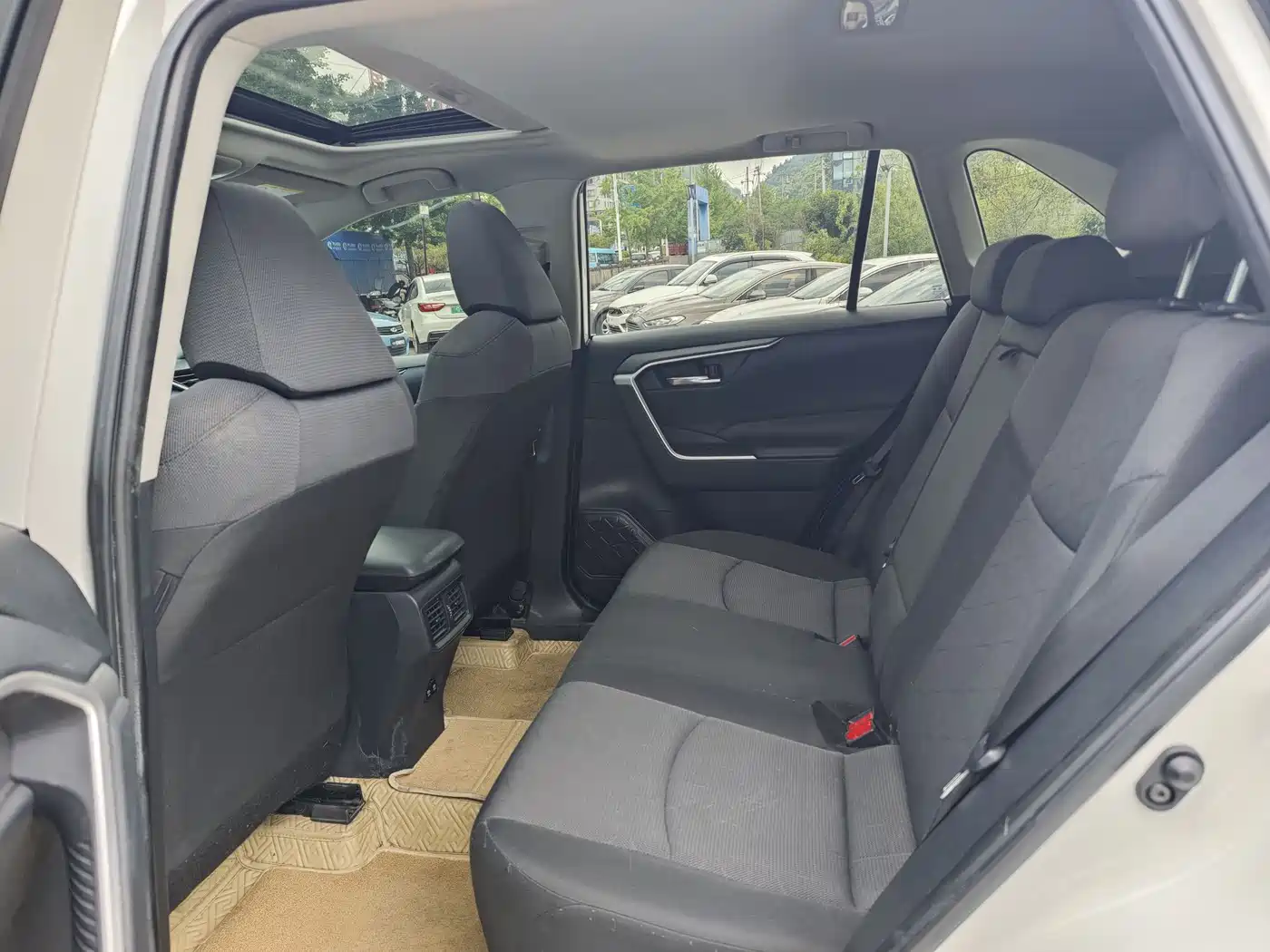 Toyota RAV4 Rongfang 2020 2.0L CVT 2WD Trend Edition фото 6