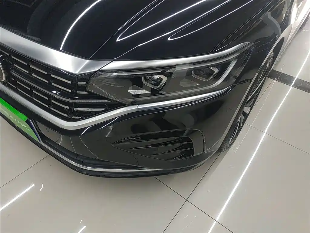 Volkswagen Passat 2022 330TSI Premium Edition фото 24