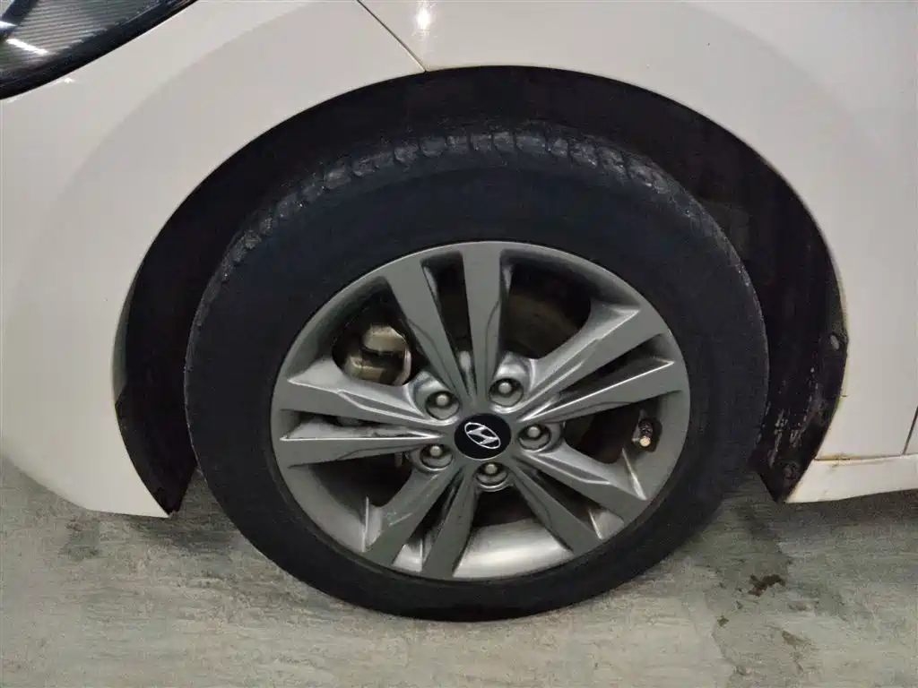 Hyundai Elantra 2016 1.4T DCT Dynamic·Vitality фото 25