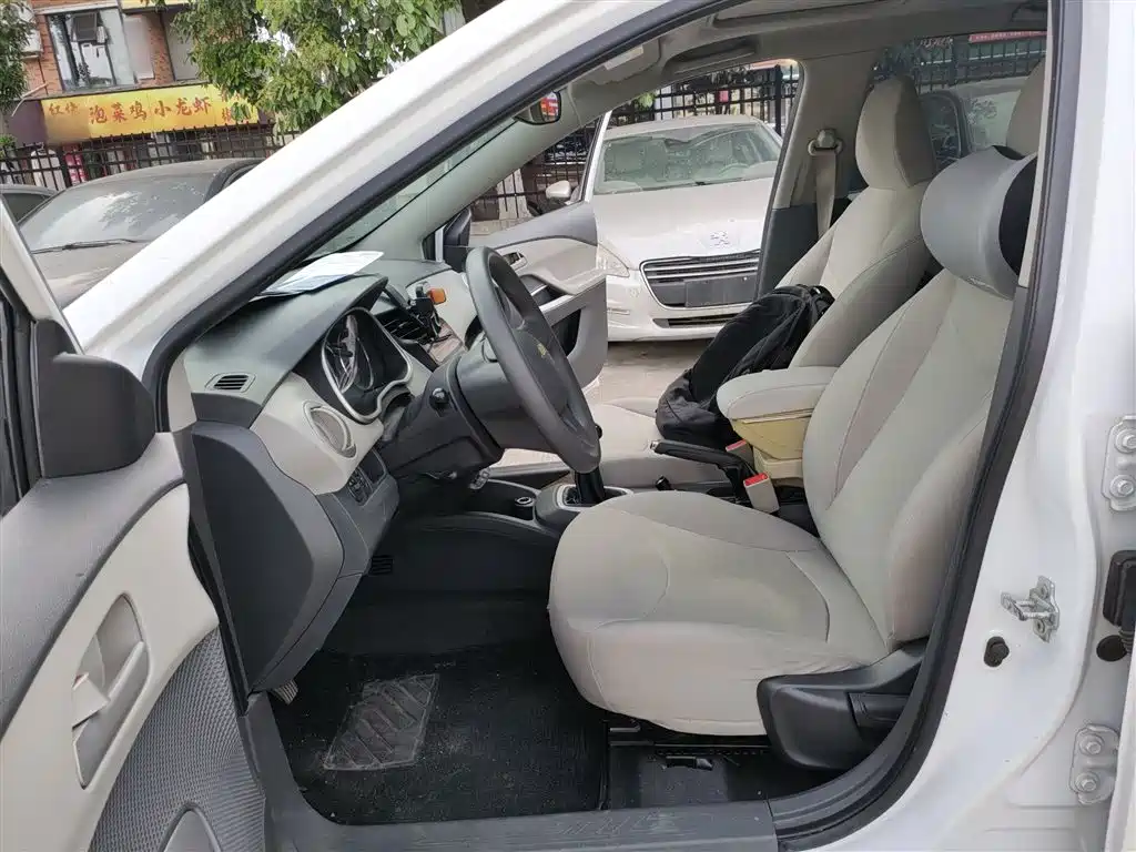 Chevrolet Sail 2015 Sail 3 1.5L Manual Ideal Sunroof Edition фото 15