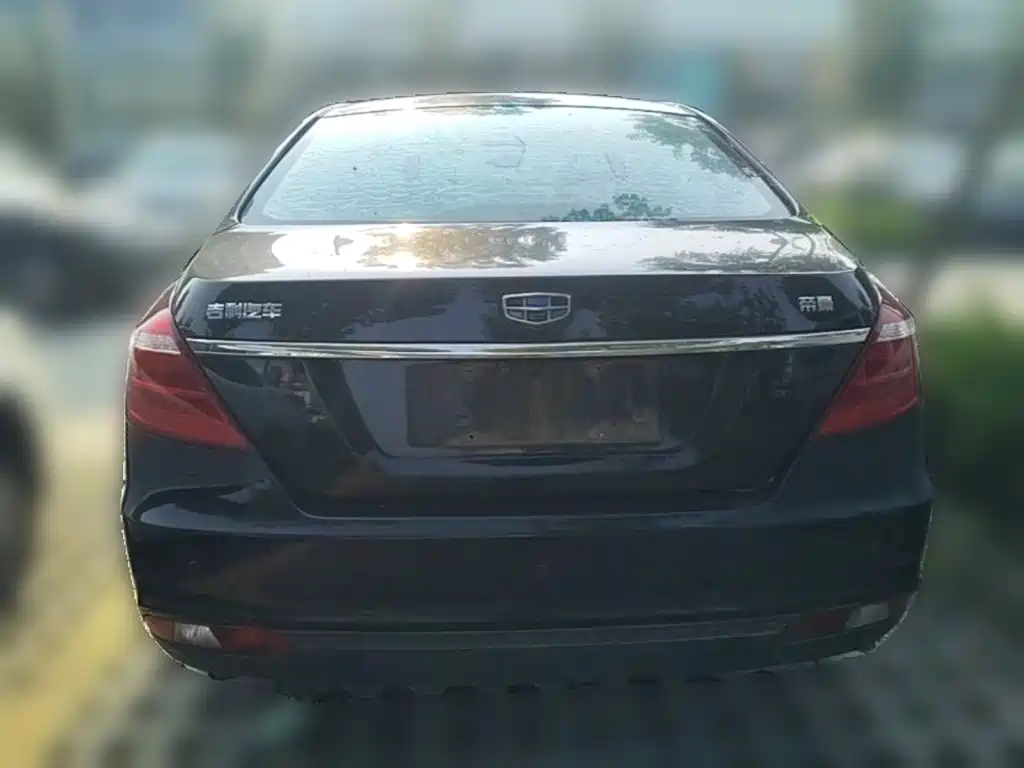 Фото 8 - Geely Emgrand