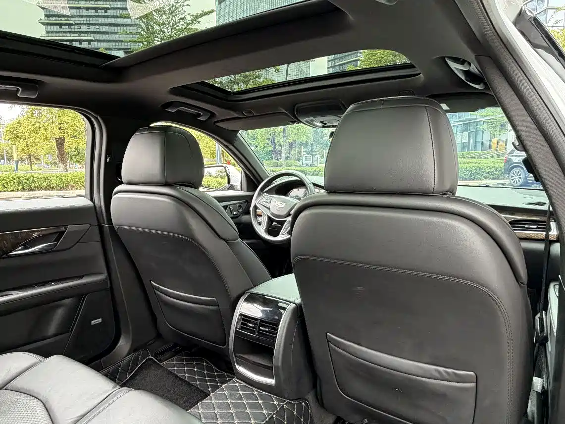 Фото 10 - Cadillac CT6