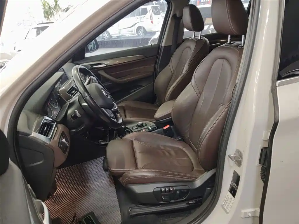 BMW X1 2018 sDrive18Li Premium Model фото 11