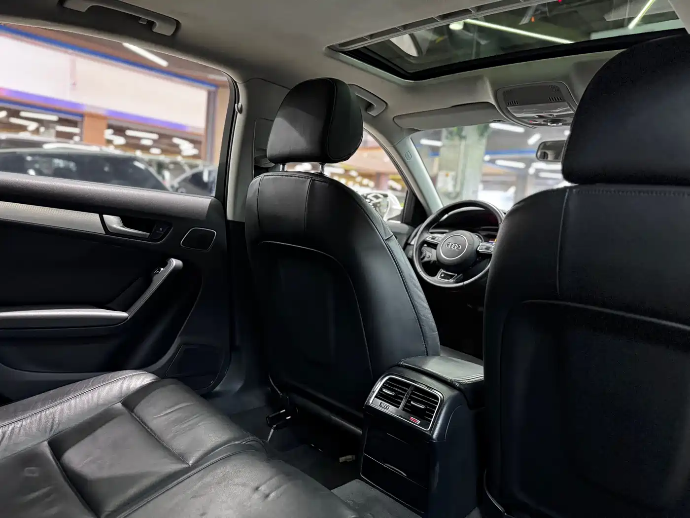 Audi A4L 2015 45 TFSI quattro Individual Sport фото 15