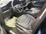 Фото 3 - Volkswagen Touareg
