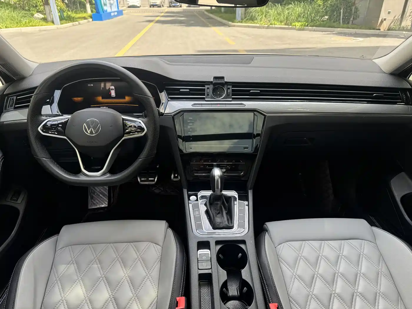 Volkswagen Magotan 2023 2 Million Units Anniversary Edition 330TSI DSG Leading Type фото 4