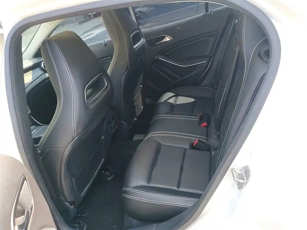 Mercedes-Benz GLA 2017 GLA 200 Dynamic фото 17