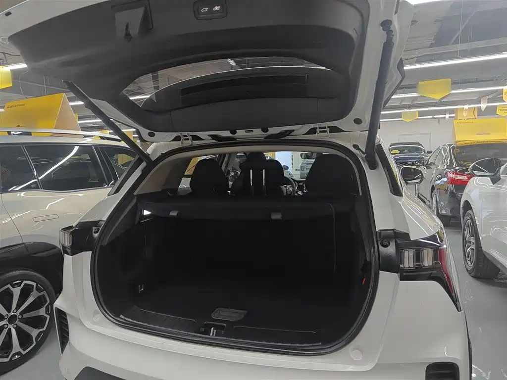 Lynk & Co 06 EM-P 2020 PHEV Plus фото 15