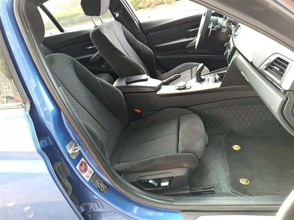 BMW 3 Series 2017 320i M Sport фото 25