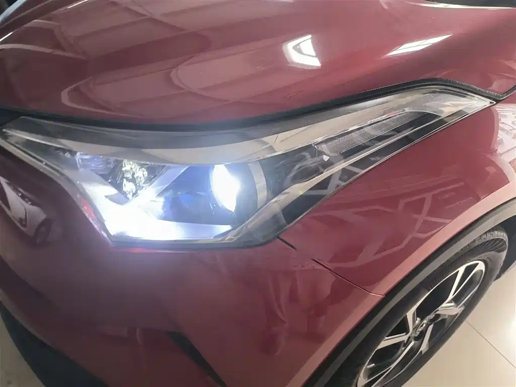 Toyota C-HR 2020 Model 2.0L Leading фото 18