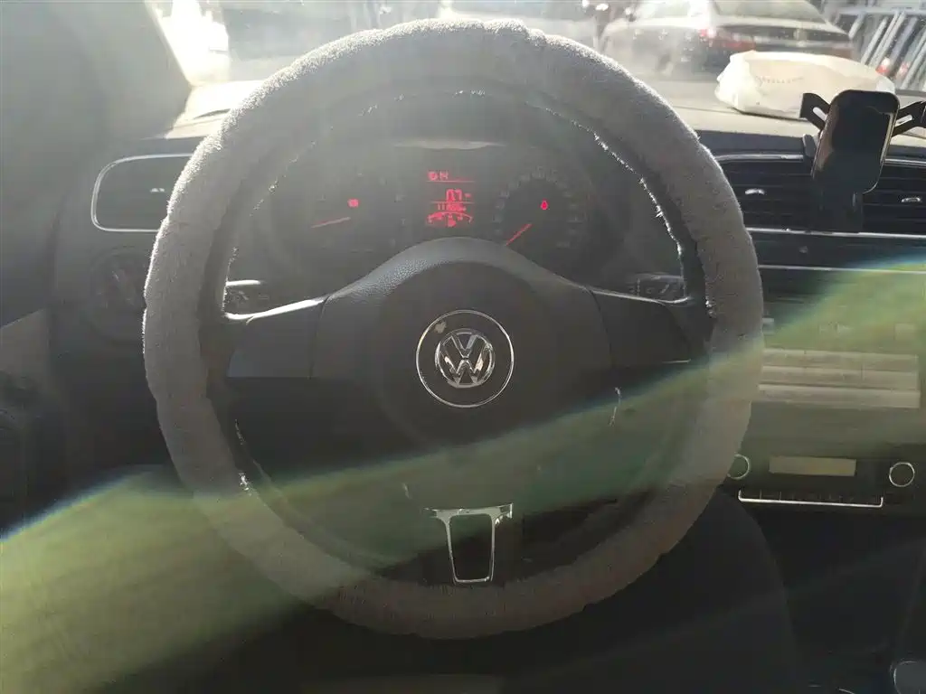 Volkswagen Polo 2012 1.6L Cross Polo MT фото 3