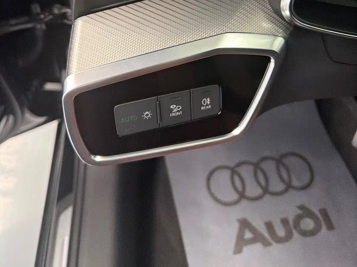 Фото 14 - Audi A6L