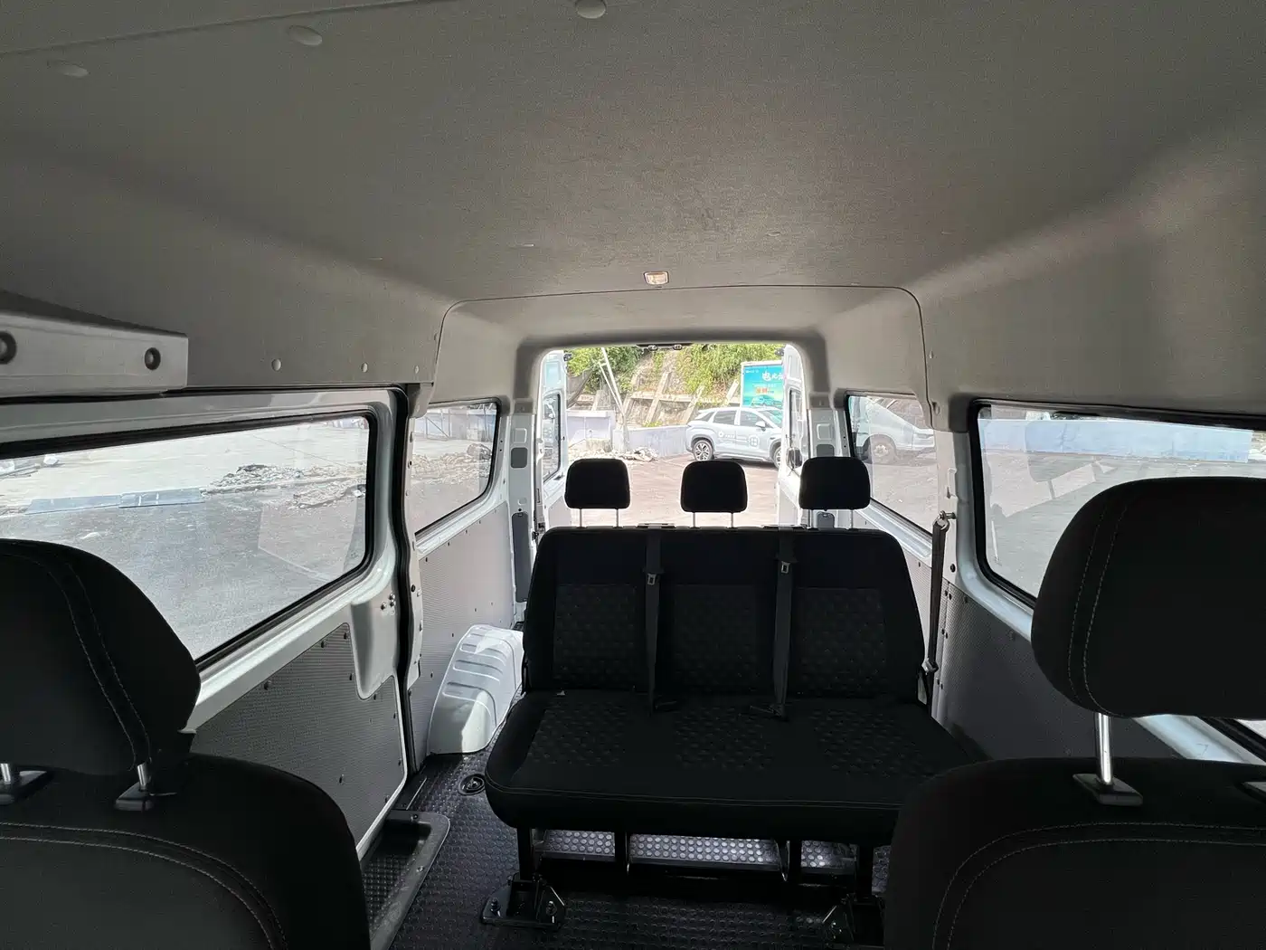 SAIC Maxus Xintu V80 2023 2.0T Manual Classic Aoyun Short Wheelbase Medium Roof 5/6 Seats фото 11