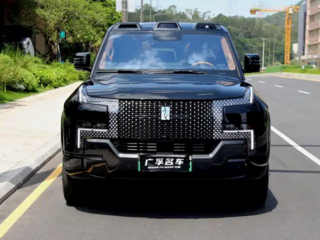 Yangwang Yangwang U8 L 2025 U8L Base Model