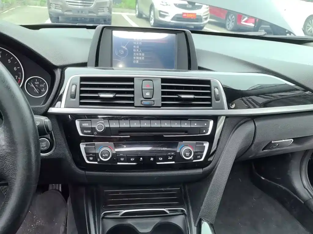 Photo 13 - BMW 3 Series