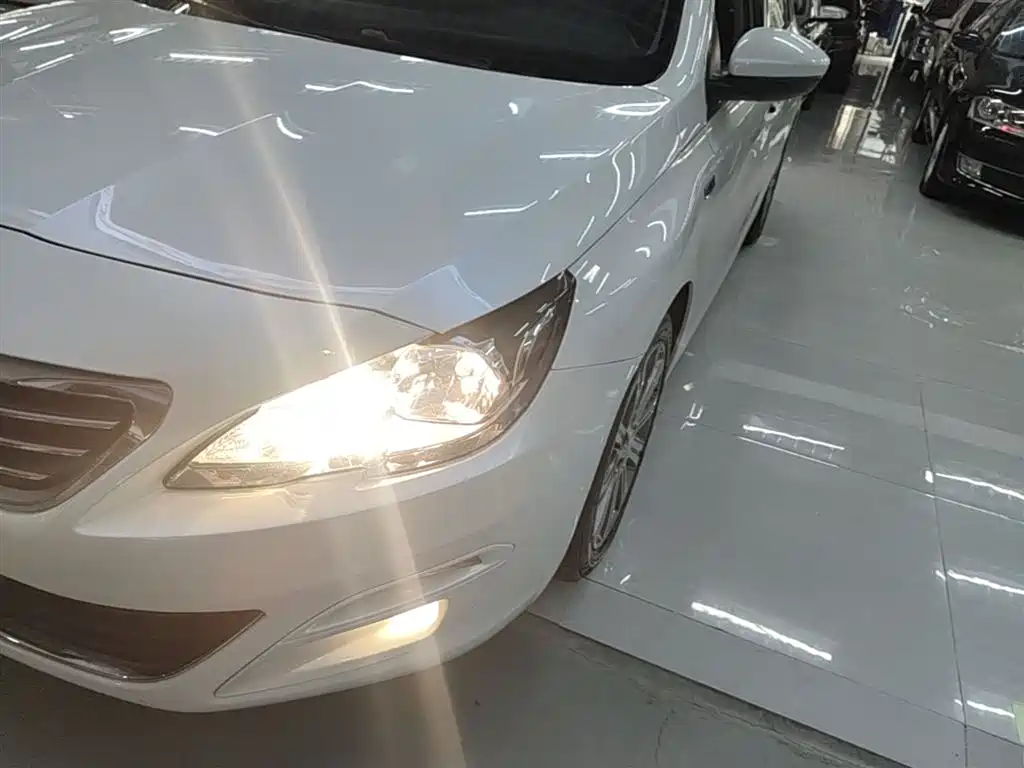 Peugeot 408 2016 1.6T Automatic Luxury Edition фото 24