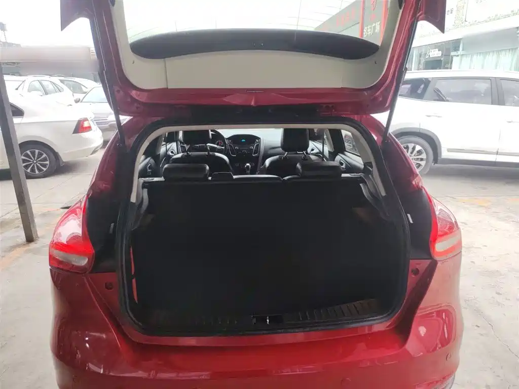 Фото 19 - Ford Focus