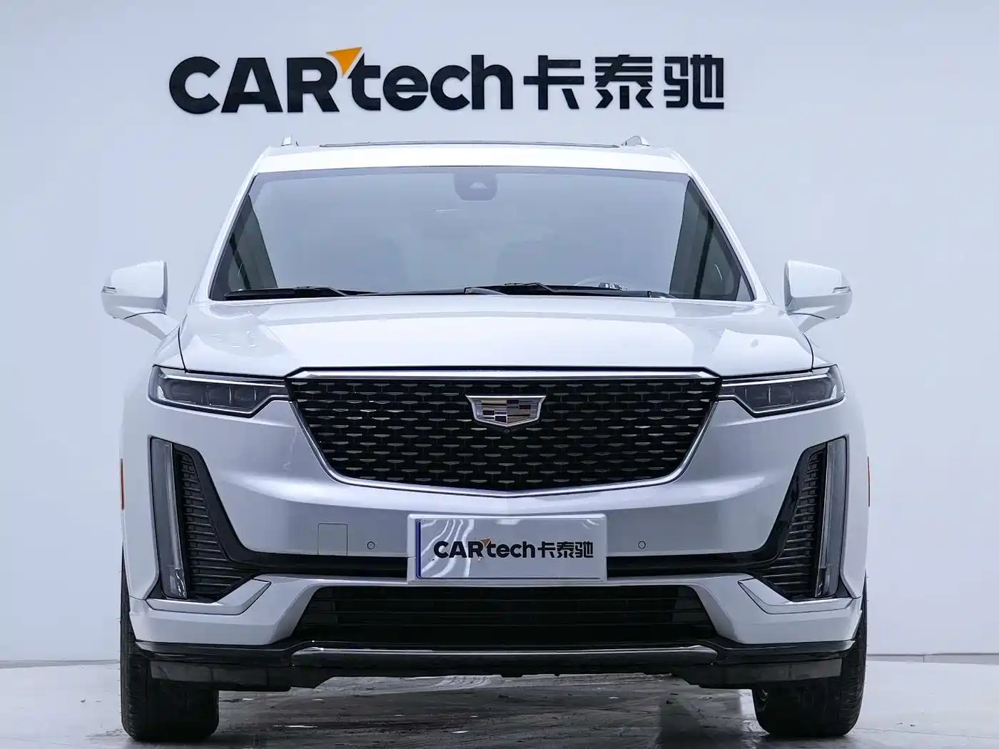 CADILLAC XT6