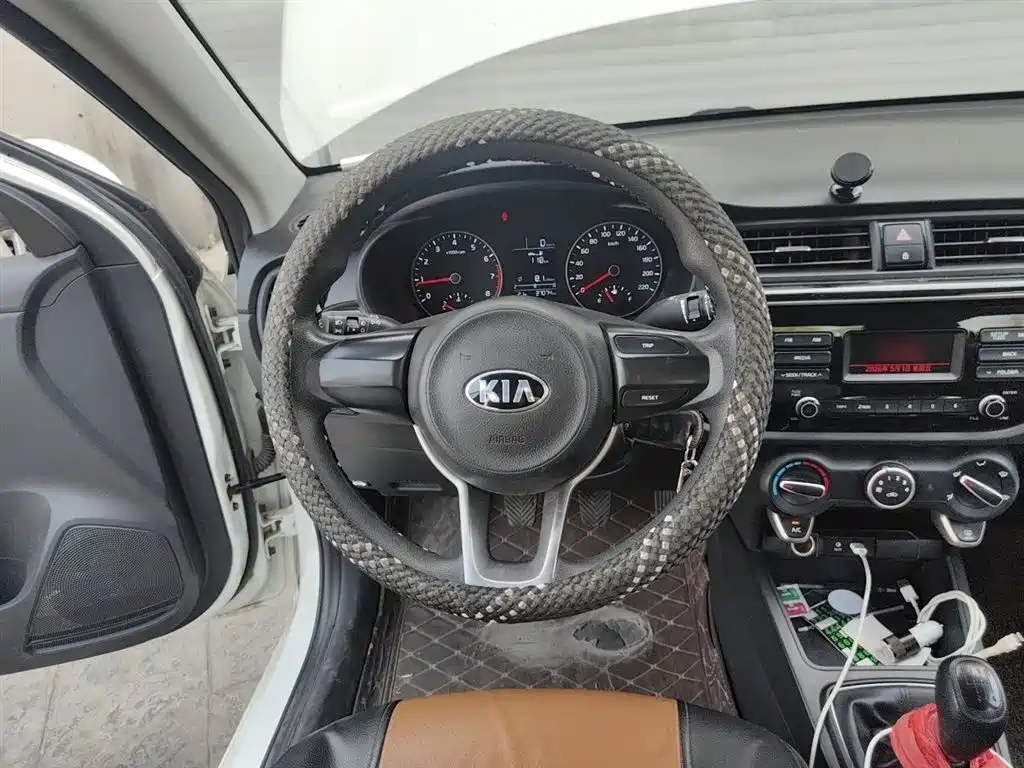 Kia K2 2017 Sedan 1.4L MT 15th Anniversary Special Edition GLS фото 3