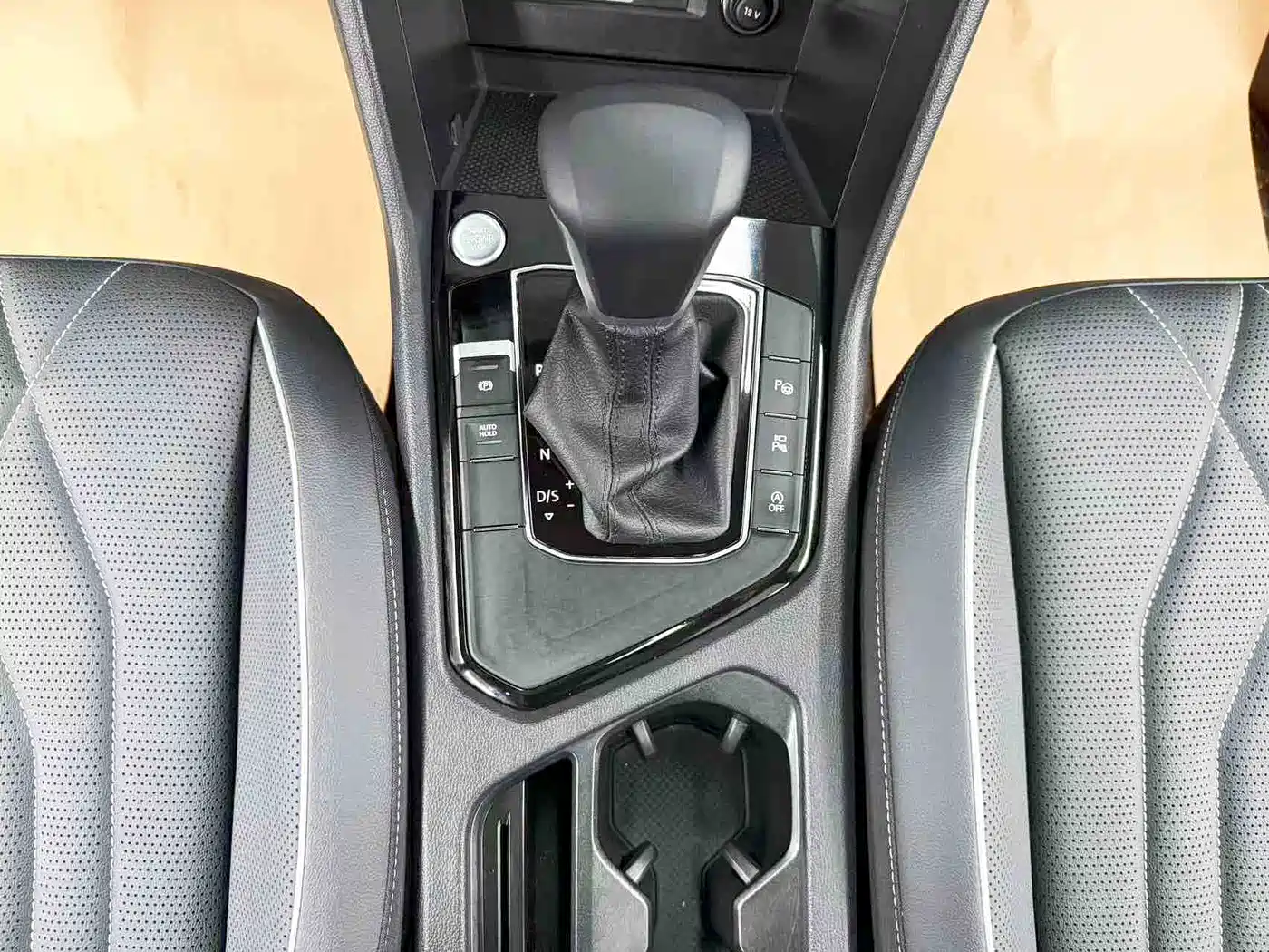 Volkswagen Tiguan L 2024 330TSI Automatic 2WD R-Line Premium Enjoyment Edition фото 12