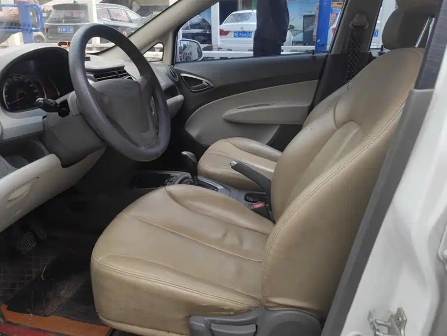 Chevrolet Sail 2011 Hatchback 1.4L Manual Happiness Edition фото 9