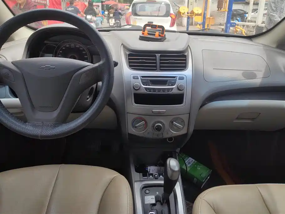 Chevrolet Sail 2011 Hatchback 1.4L Manual Happiness Edition фото 12