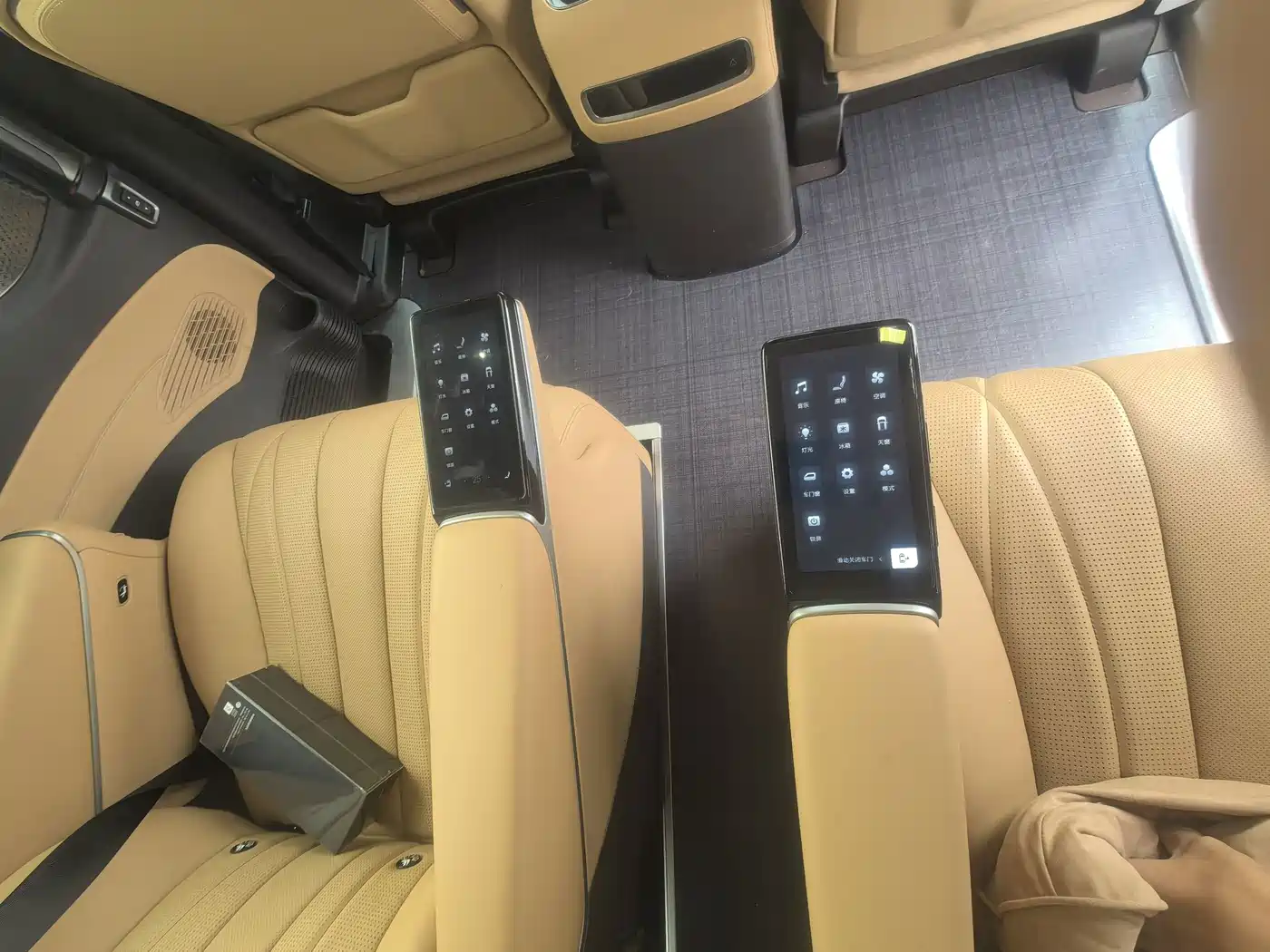Denza D9 2026 2025 DM-i Smart Drive Edition 1020 AWD Premium