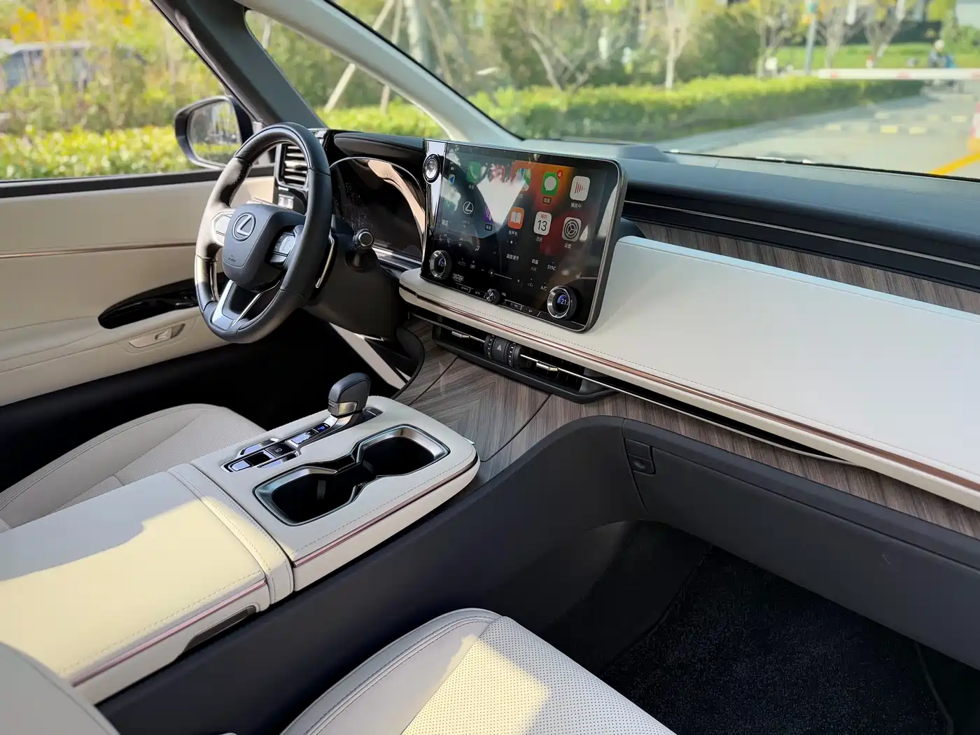 Lexus LM 2024 2023 500h 6-Seater Prestige Edition