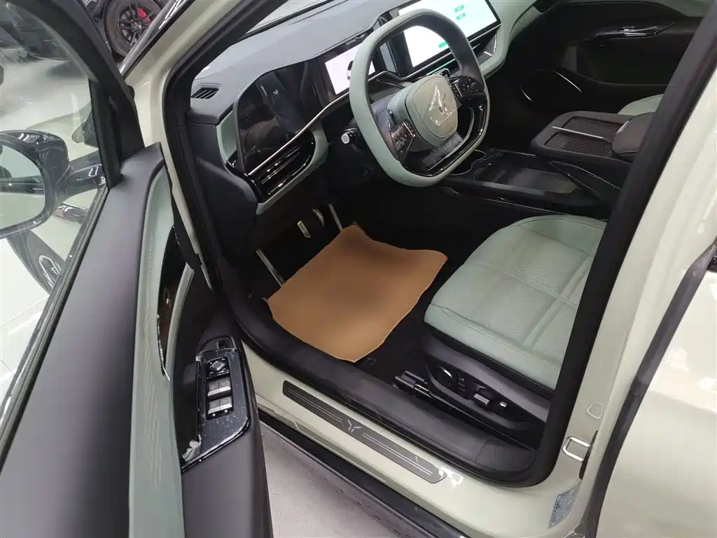 Hongqi EH7 2024 640 Pro+ AWD Edition фото 16