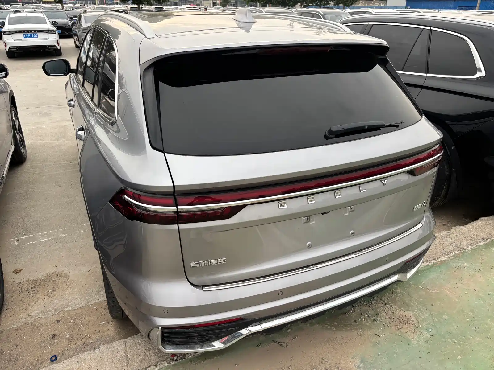 Фото 9 - Geely Monjaro