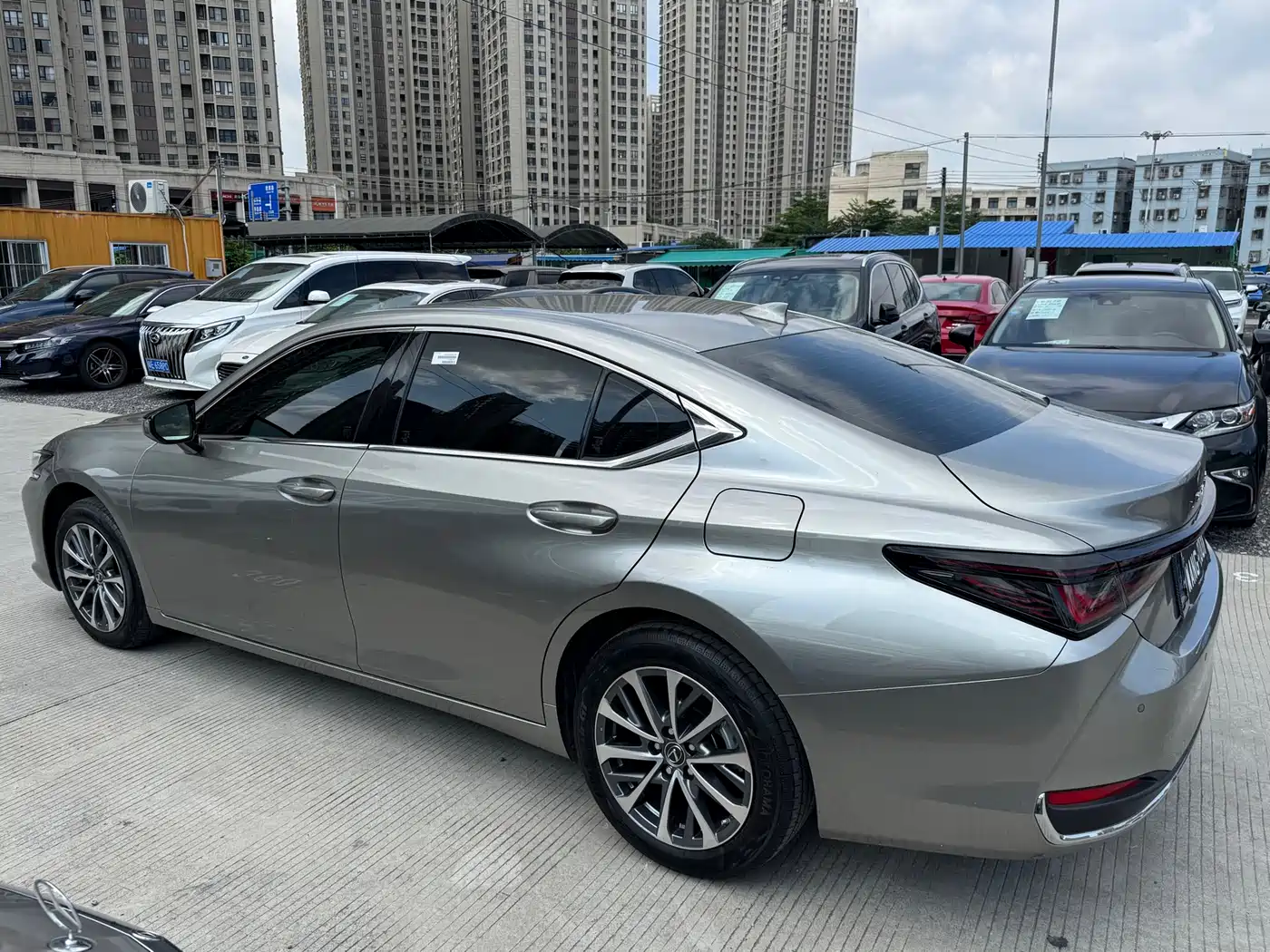 Lexus ES 2025 200 Ultimate Edition фото 4