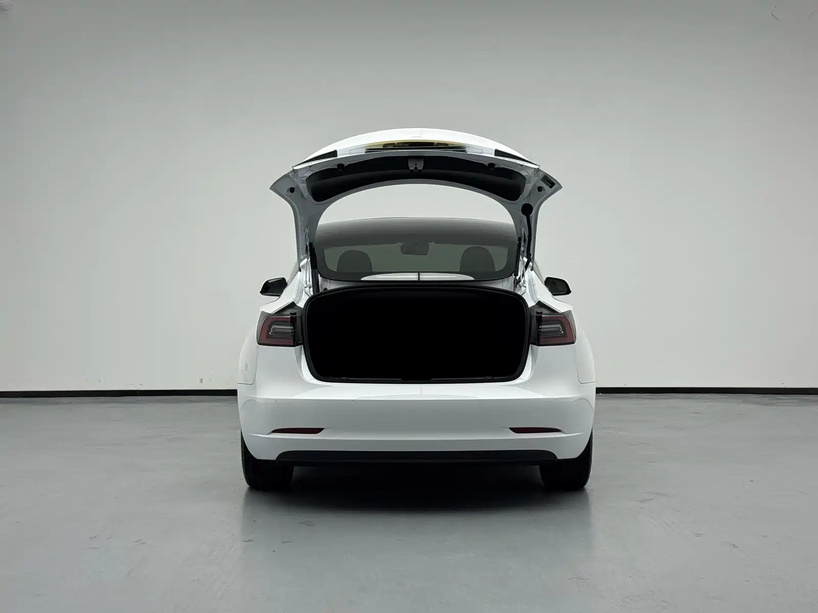 Фото 15 - Tesla Model 3