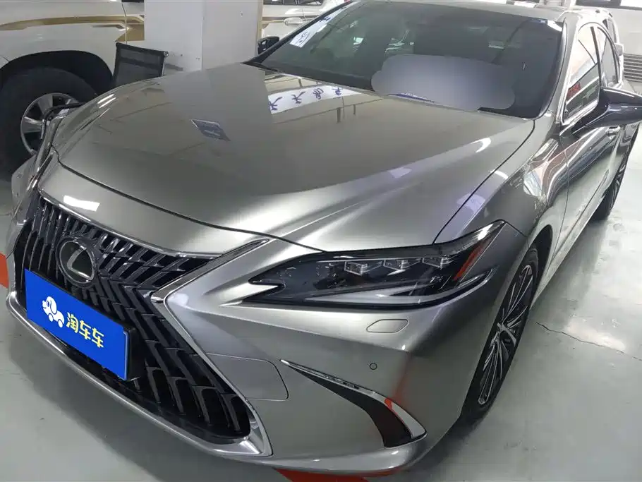 Lexus ES 2022 300h Ultimate Edition