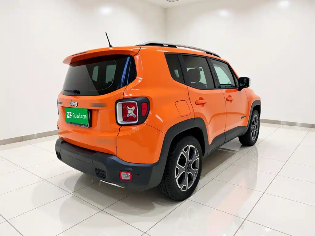 Photo 6 - Jeep Renegade