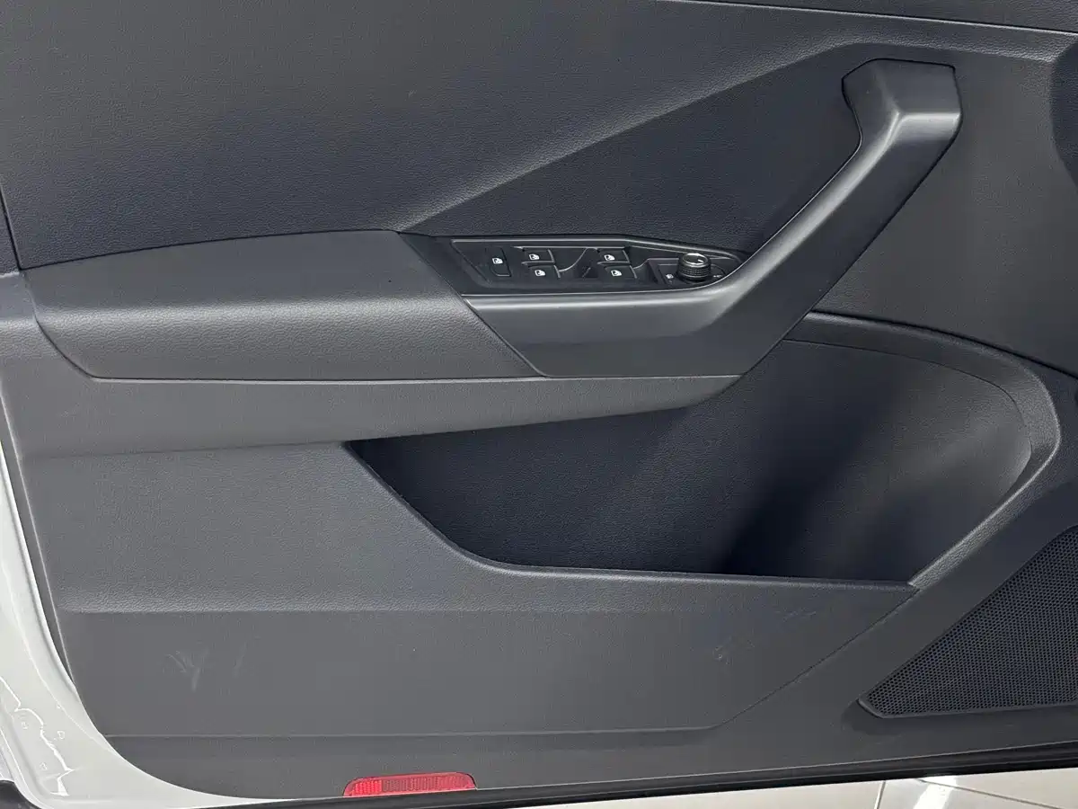 Volkswagen T-ROC 2021 Facelift 280TSI DSG 2WD Elite Smart Connect Edition фото 9