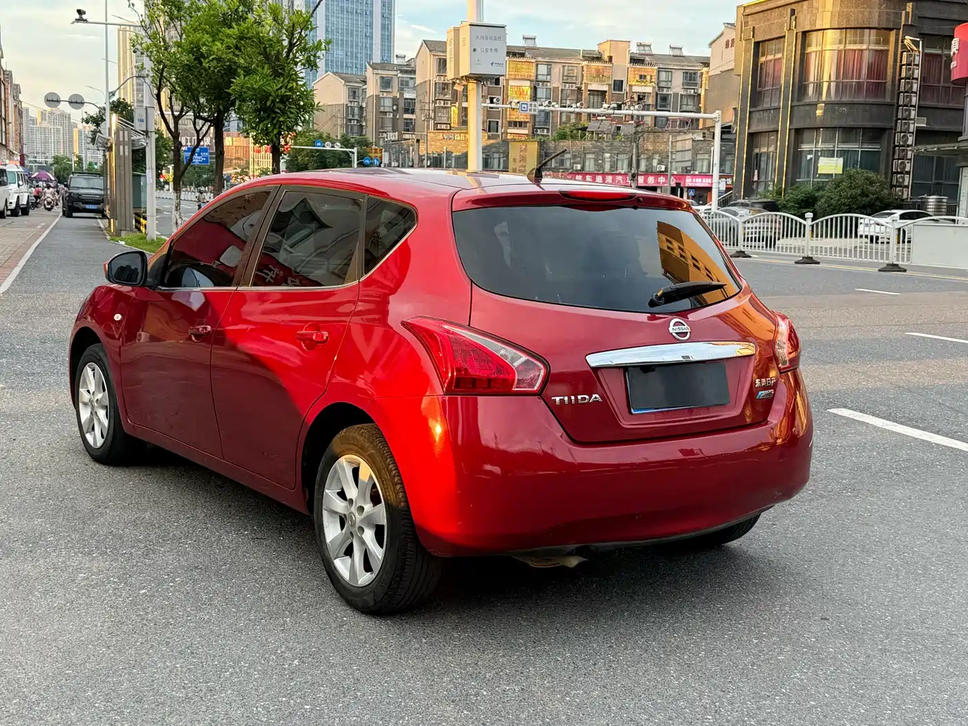 Фото 7 - Nissan Tiida